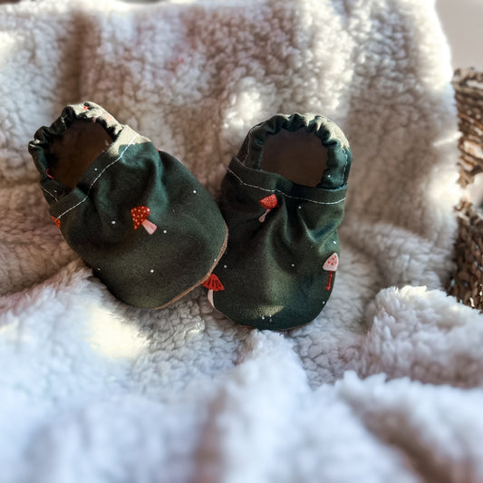 Baby Moccs, Green Mushroom Baby, Baby Booties, Crib Shoes, Soft Sole Shoes, Barefoot Shoes, Baby Shoes, Moccasins, Trendy Baby, Baby Gift