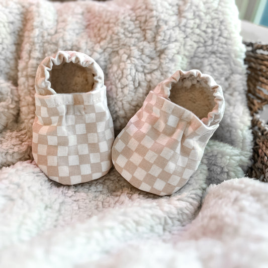 Baby Moccs, Beige Checker, Baby Booties, Crib Shoes, Soft Sole Shoes, Barefoot Shoes, Baby Shoes, Moccasins, Trendy Baby, Baby Gift